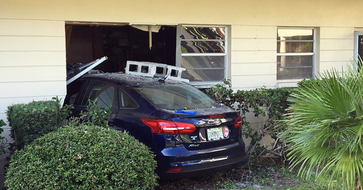 Car slams into Clearwater condo building | FOX 13 Tampa Bay