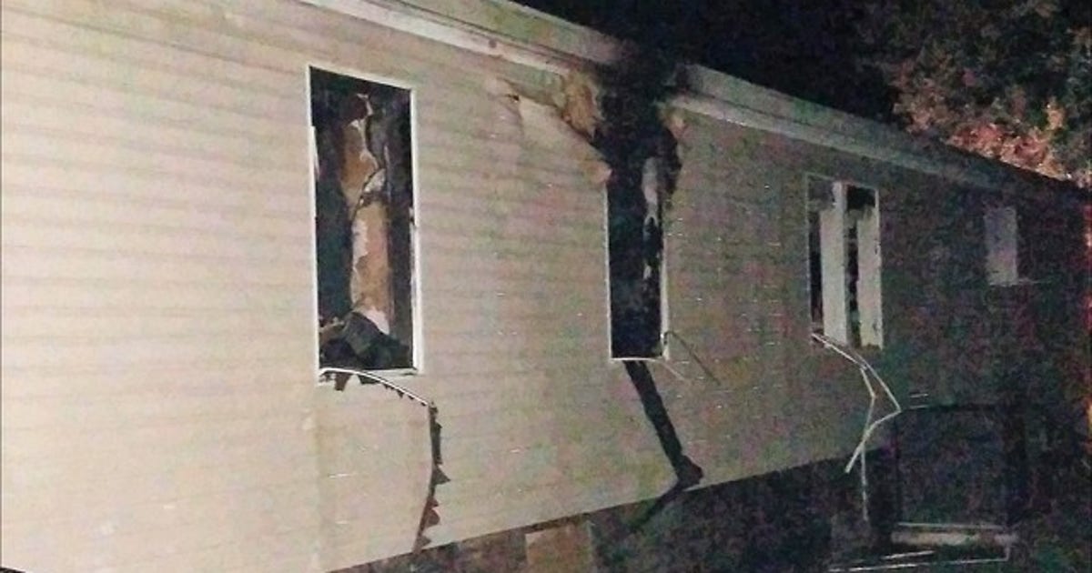 Dogs rescued from Hernando mobile home fire | FOX 13 Tampa Bay
