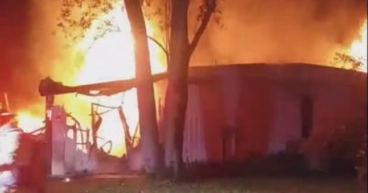 Two injured in Largo mobile home fire | FOX 13 Tampa Bay