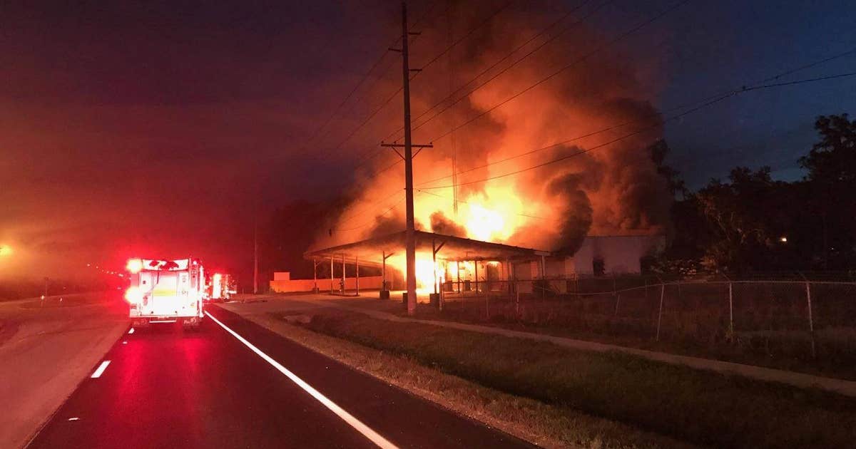 Two-alarm fire prompts road closure in Mulberry | FOX 13 Tampa Bay