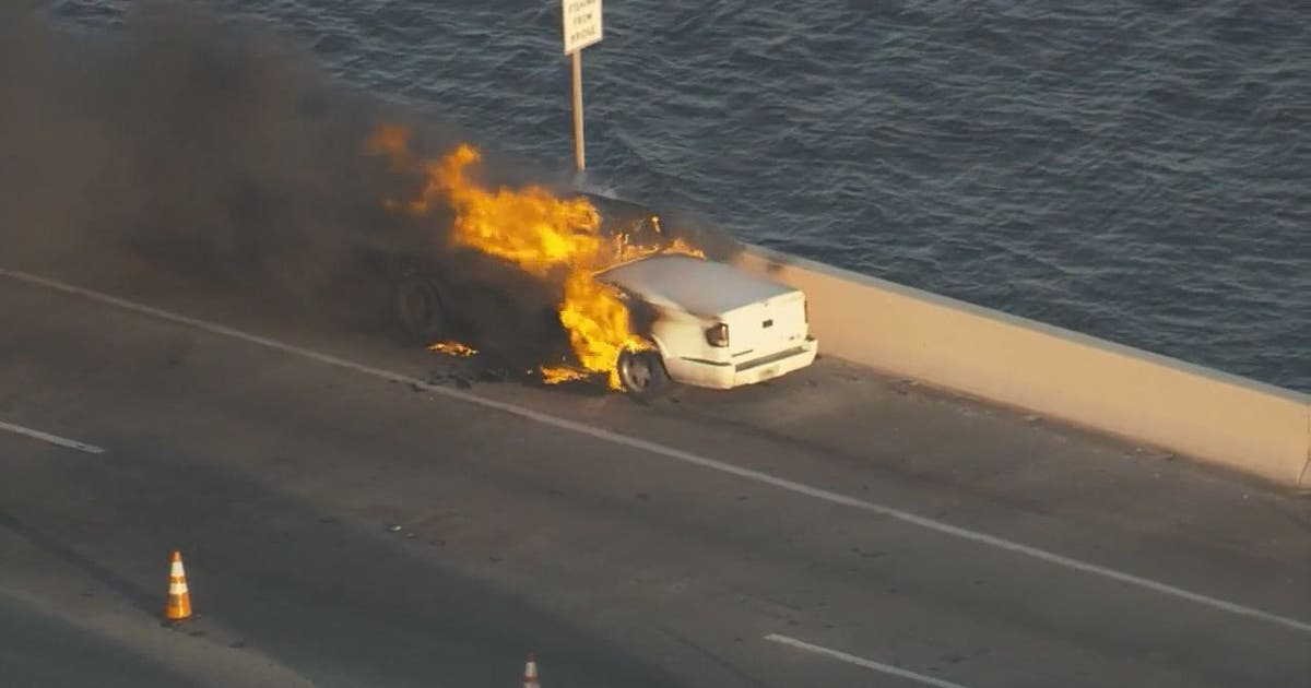 Truck fire closes lanes near Howard Frankland Bridge | FOX 13 Tampa Bay