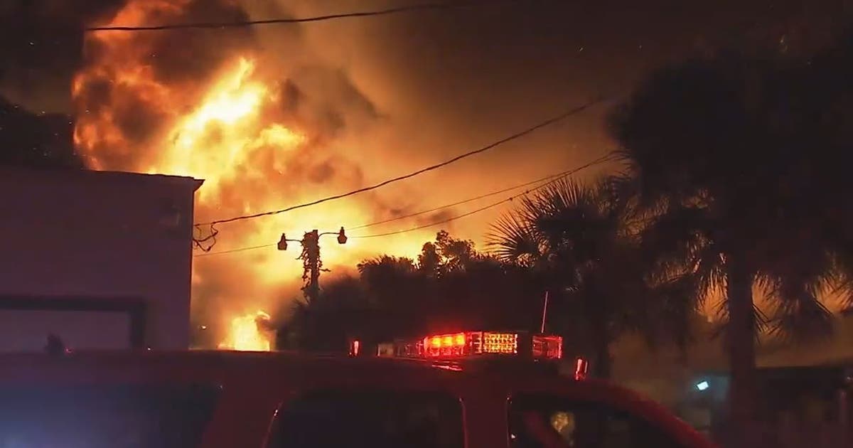 Six-alarm fire sends smoke, flames billowing from Sarasota warehouse ...