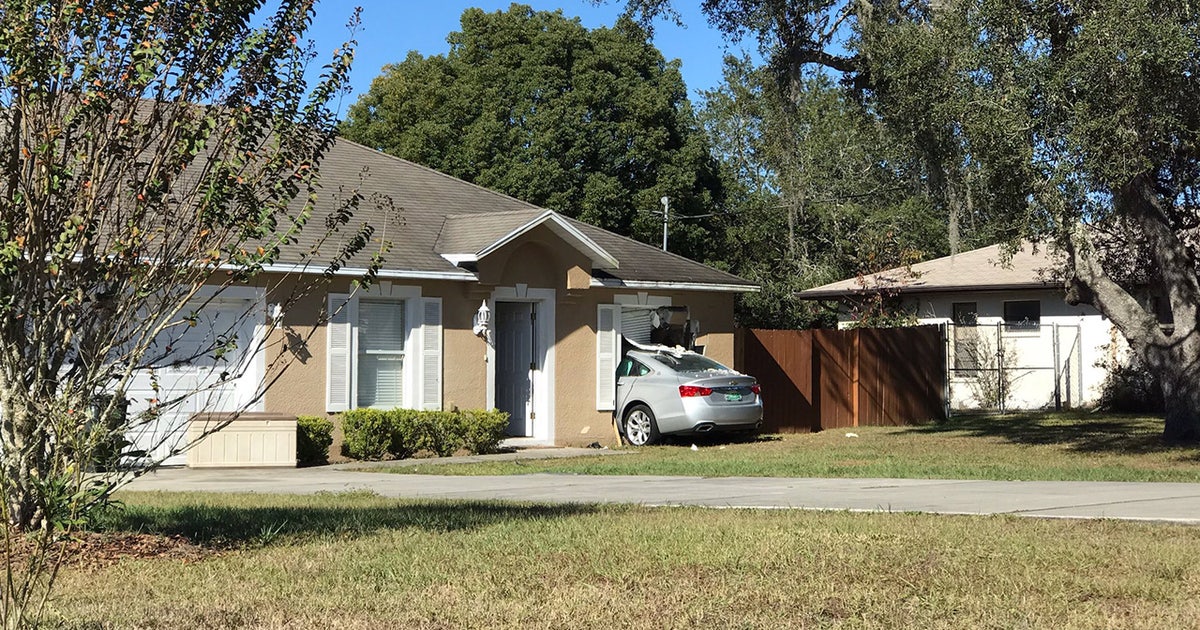 1 dead after car crashes into Spring Hill home | FOX 13 Tampa Bay