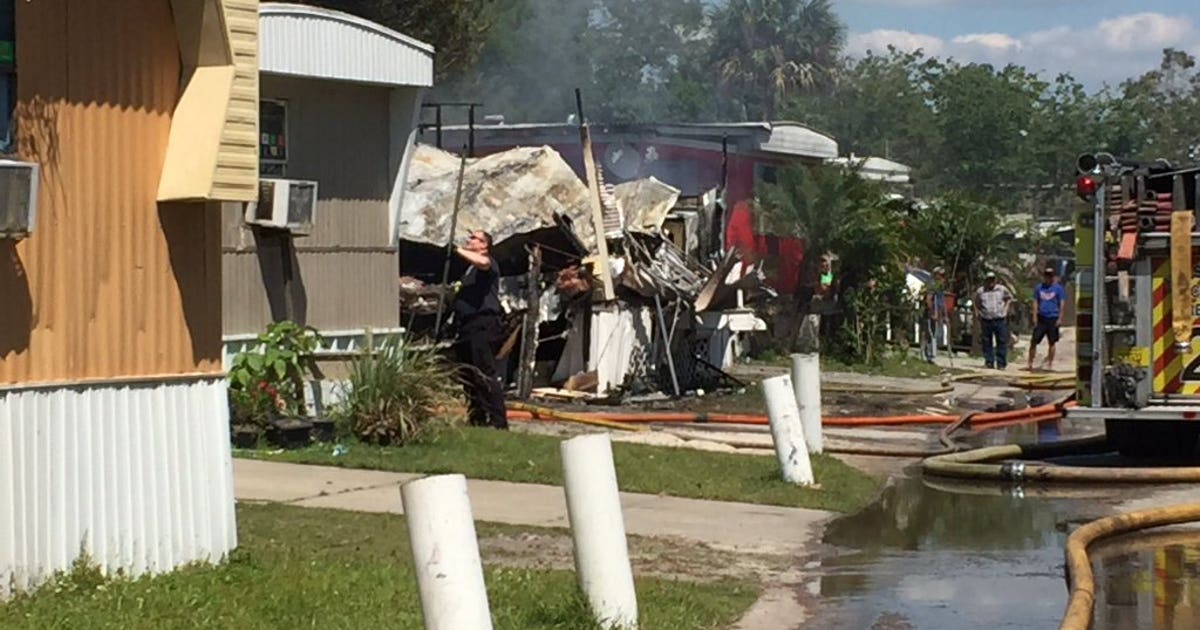 Fire destroys Gibsonton mobile home | FOX 13 Tampa Bay