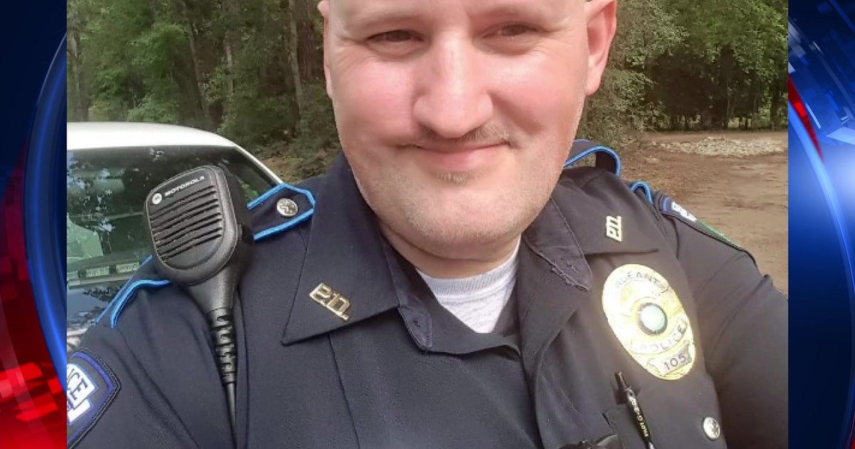 Chase ends in deadly crash for officer, child | FOX 13 Tampa Bay