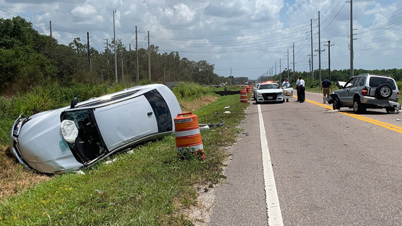 Wimauma crash injures two deputies