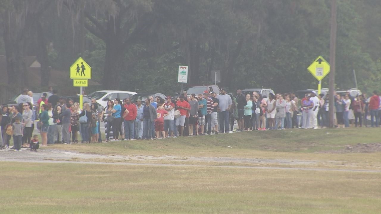 Thousands line up for disaster food stamps in Pasco County