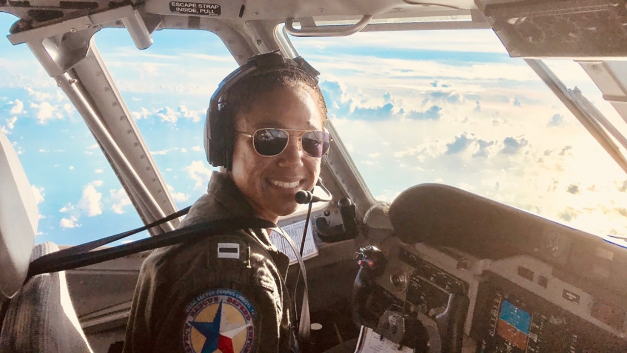 U.S. Coast Guard lieutenant becomes first black female aviator to