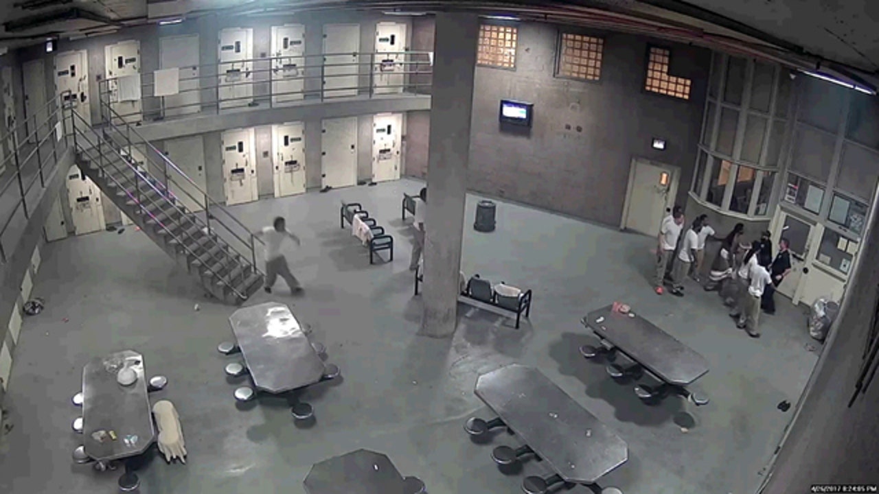 VIDEO Cook County Jail inmates attack correctional officers FOX 13