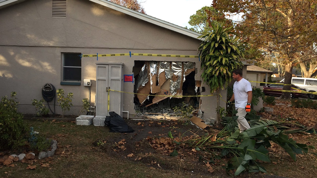 SUV crashes into Seminole home FOX 13 Tampa Bay