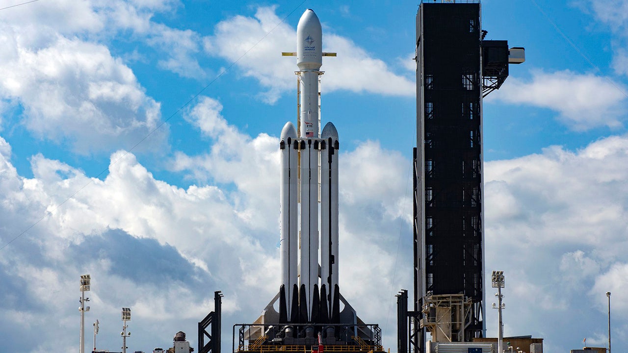 スペースX、ファルコン・ヘビーの打ち上げを4日連続で中止
