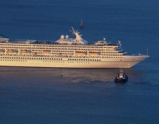 German Cruise Ship Brings 1 400 Tourists To Bay Area