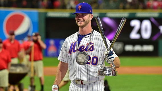 Tampa Bay celebrates with Pete Alonso