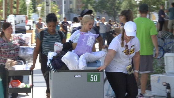 USF move-in day leaves students, parents dripping with accomplishment, sweat