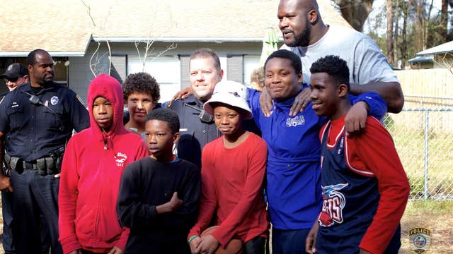 WATCH: Shaq helps Gainesville officer make good on promise to kids