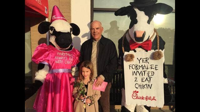 Chick-fil-A manager makes 'daddy-daughter night' extra special for girl after she loses her father