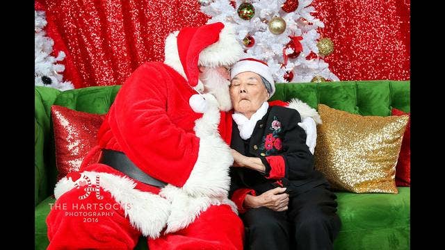 Woman with dementia meets Santa; moves him to tears