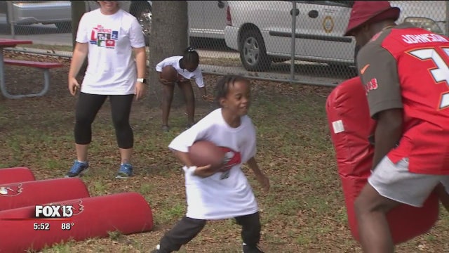 Buccaneers help renovate Grant Park for 'day of service'