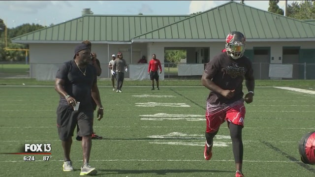 Warren Sapp returns to share hIs passion for the game