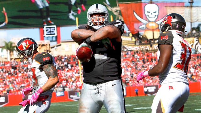 Carr throws for 4 TDs, Raiders outlast Bucs 30-24 in OT