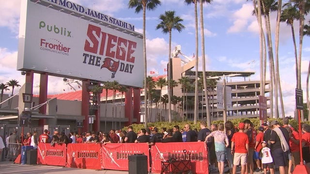 Record crowd at Raymond James Stadium to watch Bucs draft