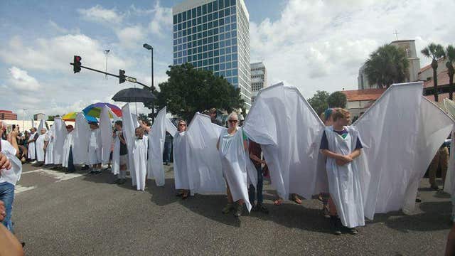 'Angels' protect Orlando from Westboro protesters