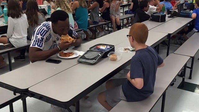 College football player eats lunch with autistic boy who was sitting alone