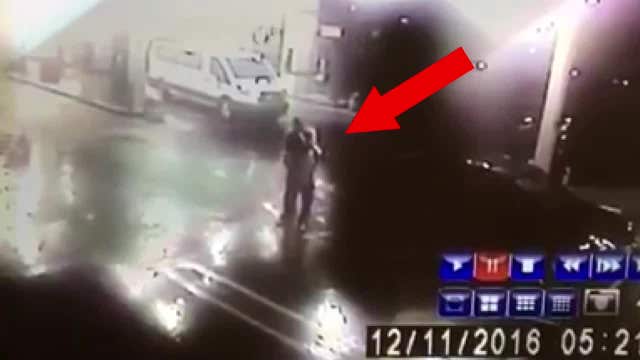 Former pro wrestler thwarted a robbery in Florida