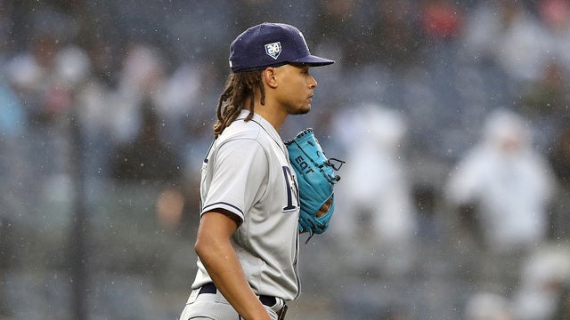 Gregorius powers Yankees past Rays in home opener