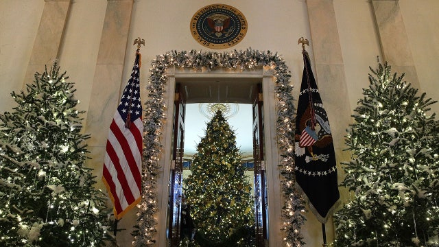 First lady goes with classic, traditional Christmas decor