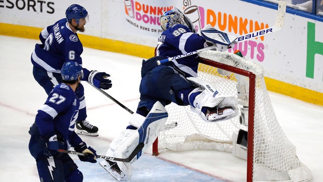 Vasillevskiy shines late in Game 5; Lightning hold off Capitals 3-2