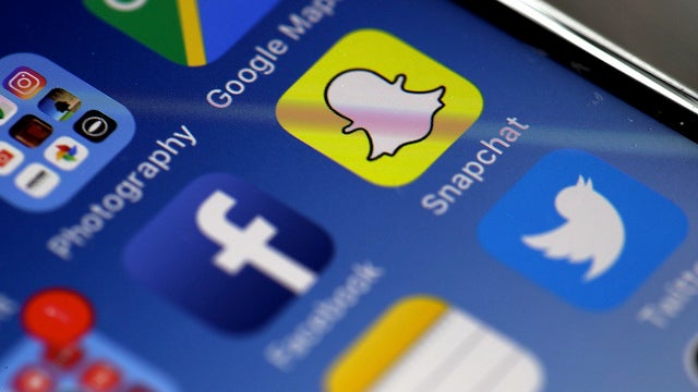 Teen calls cops after father takes away her cell phone