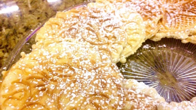 Good Day Gourmet: Grandma Ruffes's Pizzelles: Italian Wafer Cookies