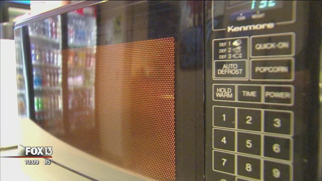 Experts warn parents about plastics in microwaves