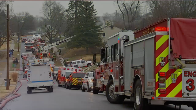 5-year-old tries to join firefighters to save neighbors' home