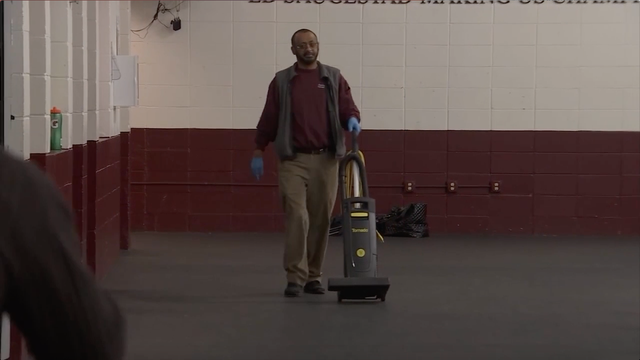 College hockey team helps janitor see family for first time in over 30 years