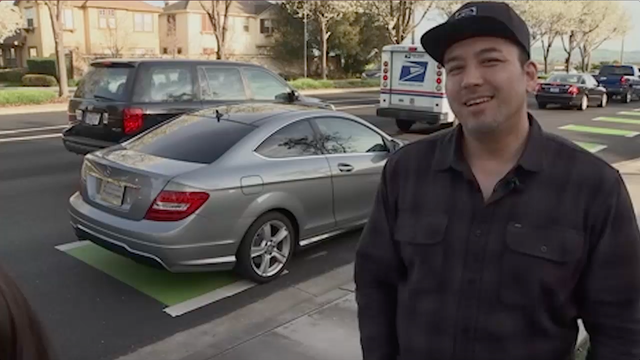 Raiders QB Derek Carr helps stranded driver with ride and prayer