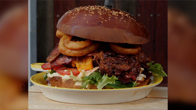 Braille menu makes teenager's meal