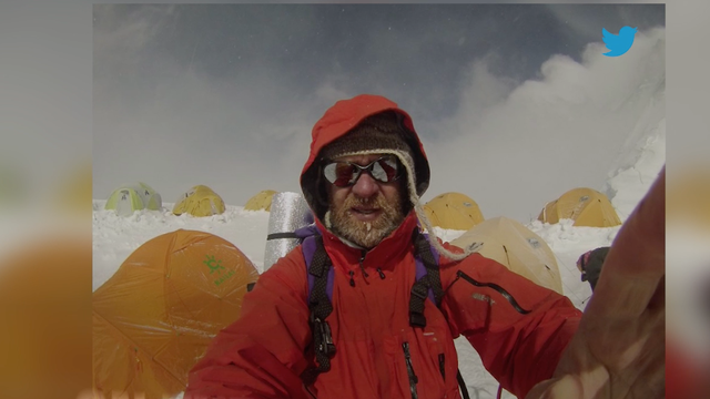 Terminal cancer patient reaches Mt. Everest summit