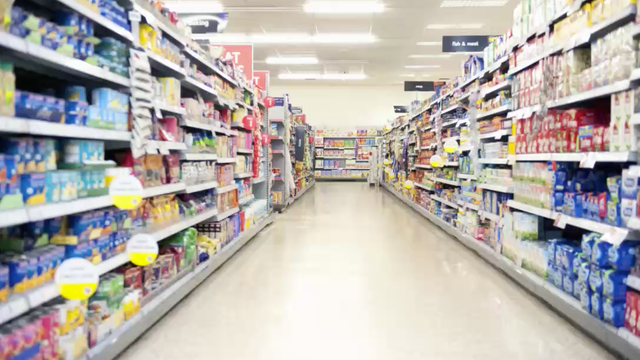 Grocery store workers go above and beyond for boy with autism
