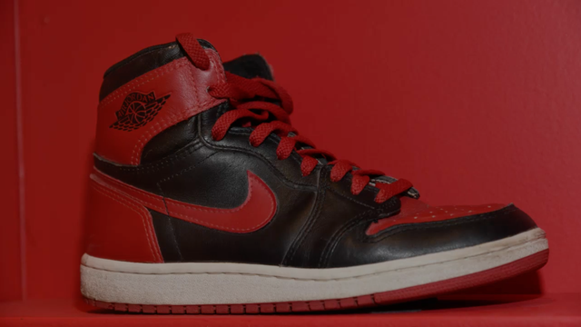 Kansas City Chiefs' Marcus Peters surprises boy with Air Jordans for being respectful to his mom