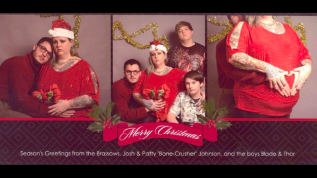 Guy hires fake family to troll relatives with Christmas card