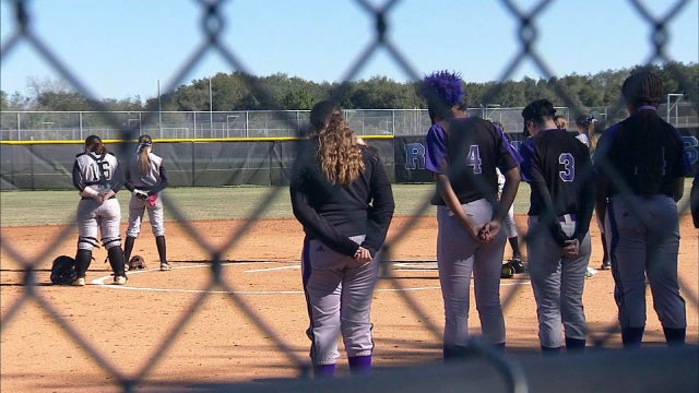 Riverview remembers, honors softball coach
