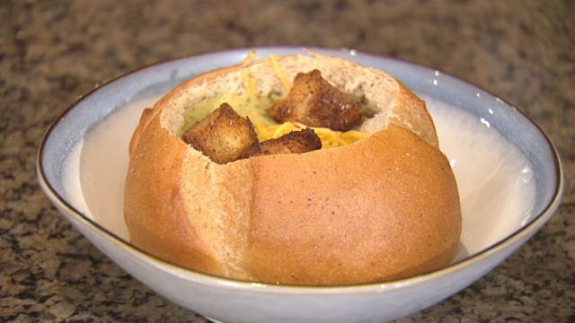 Good Day Gourmet: Cheesy Broccoli Kale & Leek Soup with Croutons