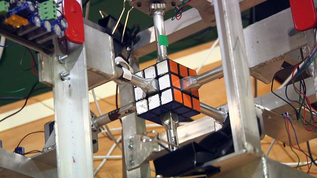 Rubik's cube is no challenge for teen's robot