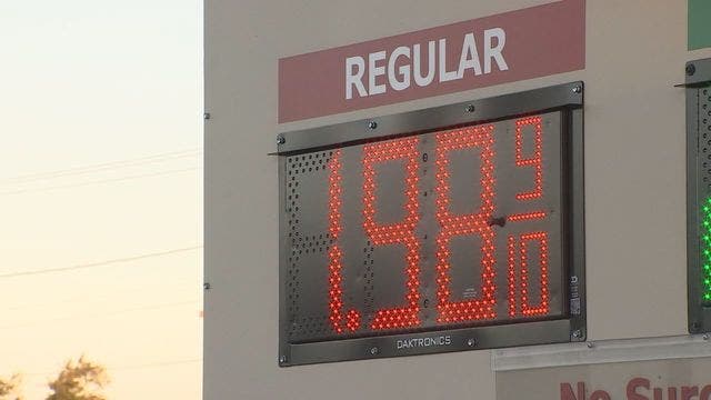 Gas prices drop as Thanksgiving approaches