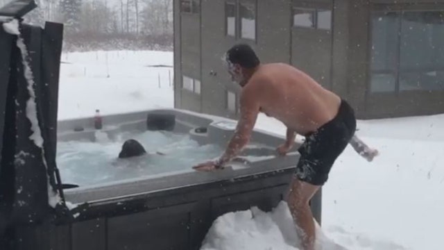 Snow piles up across America's heartland