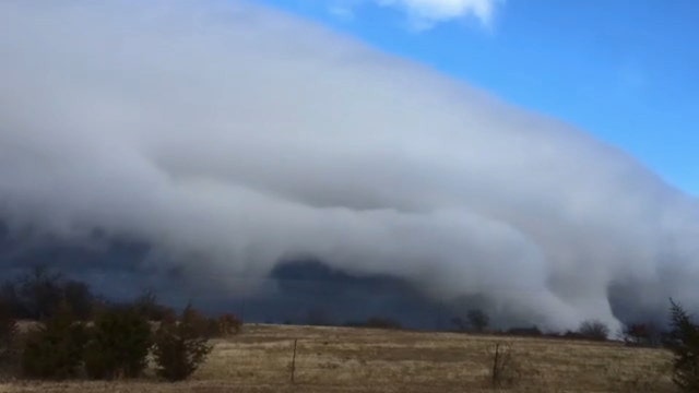Shelf cloud rolls over Oklahoma as cold front approaches