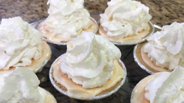 Tiny pumpkin ice cream pies so everyone gets their own pie