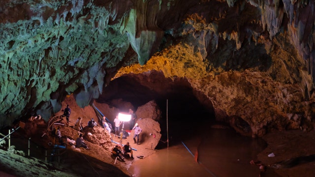 Thai rescuer in cave dies from lack of oxygen